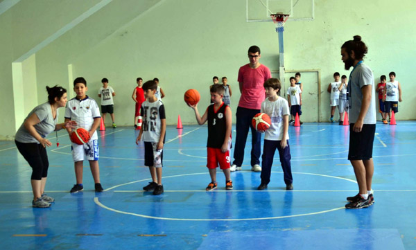 Basketbol kursuna 800 kişi başvurdu