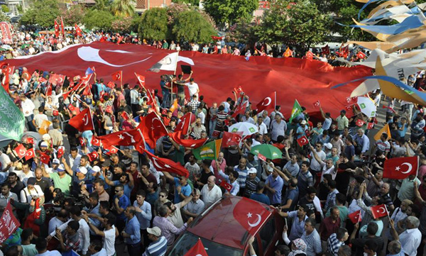 Adana'da darbe girişimi protestosu