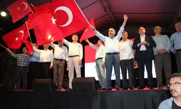 Milli İrade Dimdik Ayakta