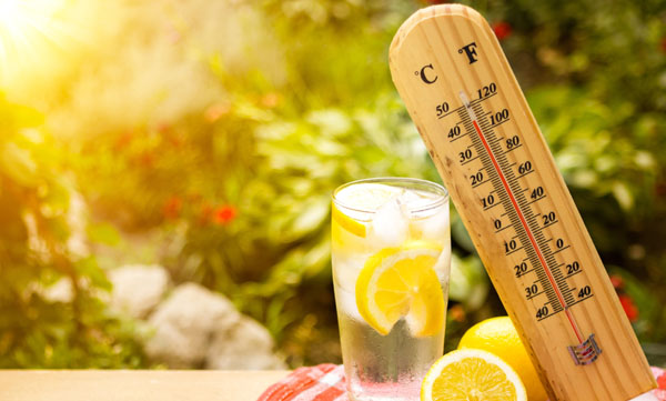 Güneş çarpmasının kalkanı: Bol su içmek