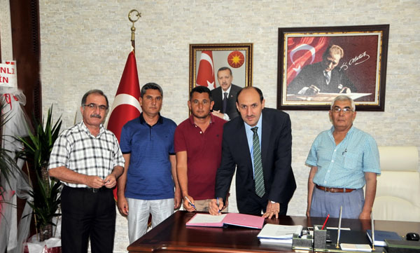 Hibe almaya hak kazanan çiftçilerle sözleşme imzalandı