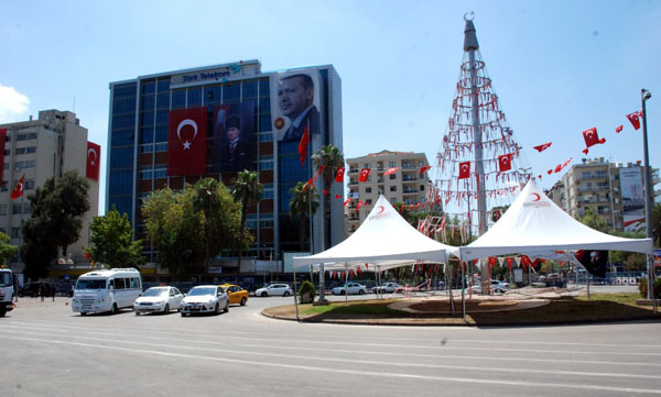 ''Demokrasi Şehitleri Anıtı'' istiyoruz