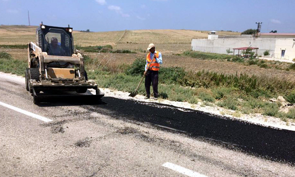Karataşta sahile giden yollar asfaltlanıyor