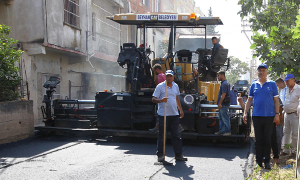 Asfalt ekipleri 40 derece sıcaklıkta görev başında