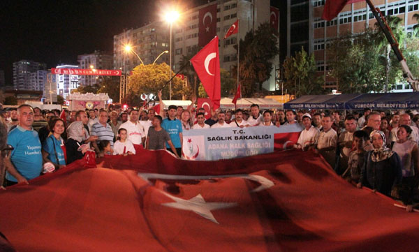 Halk Sağlığı Milli İrade ve Demokrasi İçin Yürüdü