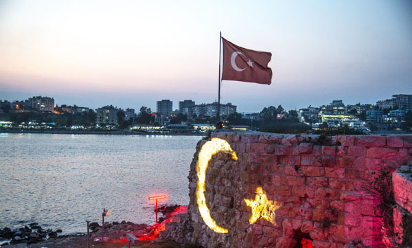 Yumurtalıka ay yıldızlı aydınlatma