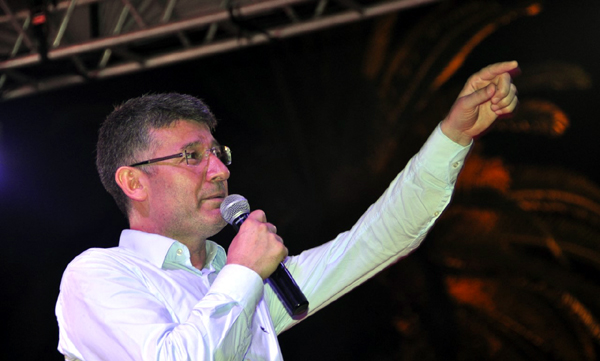 Yeni, Dosta Güven, Düşmana Büyük Korku Saldınız