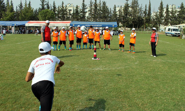 Unutulmaya yüz tutmuş çocuk oyunları yeni nesille buluştu