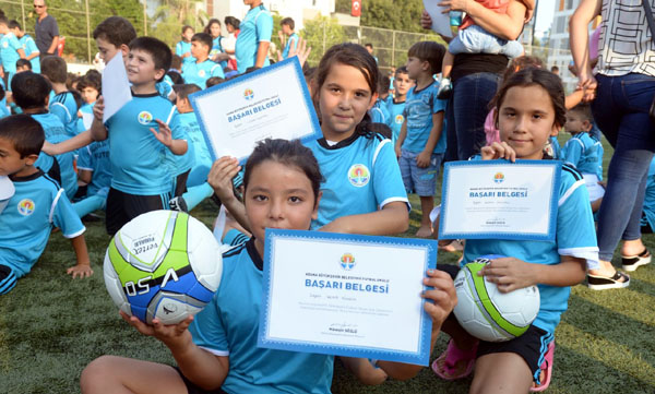 Yaz Futbol Okullarında sertifika heyecanı