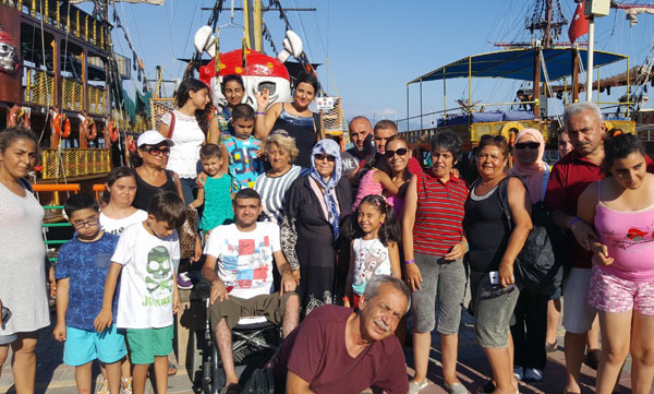 Adanalı engelliler tatil keyfi yaşadı
