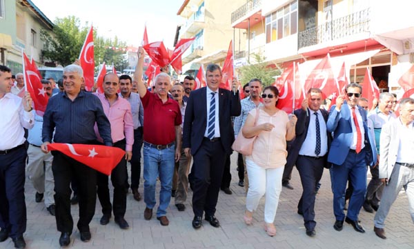 CHP Tufanbeyli'de protesto yürüyüşü yaptı 