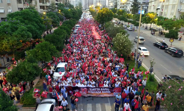 CHPlilerden Zafer kutlaması
