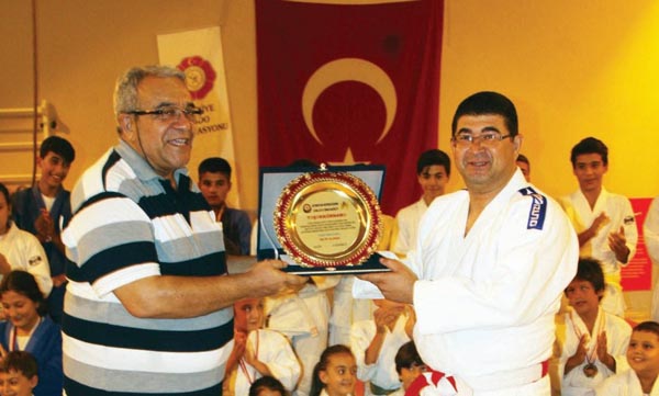 Yusuf Uncular'a Büyük Onur