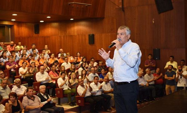 Seyhanda Taşeron İşçilere 400 TL Bayram İkramiyesi