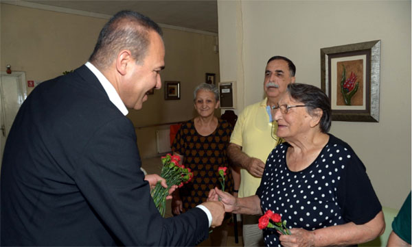 Acılar azalsın, küslükler bitsin, kalplerimiz huzur dolsun