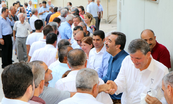 CHP'de coşkulu bayramlaşma