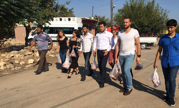 CHPli gençlerden anlamlı aracılık