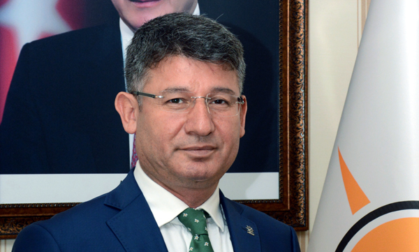 Fikret Yeni: ''FETÖ ile mücadele asla akamete uğratılmamalı''
