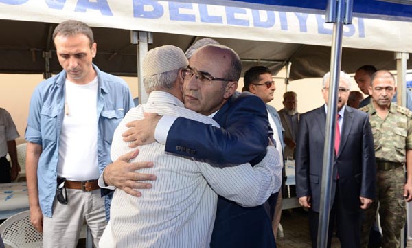 Vali Demirtaştan Şehit Ailelerine Taziye Ziyareti