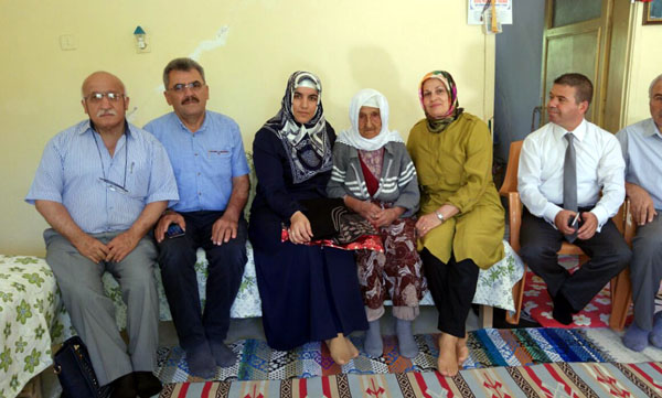 AK Parti'den Adananın en yaşlı vatandaşlarına ziyaret