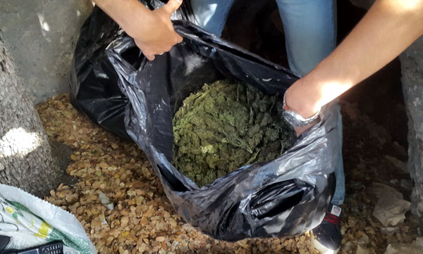 Adana'da 12 kilo kubar esrar elegeçirildi