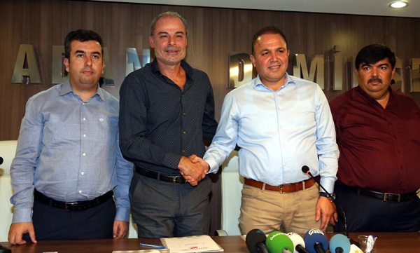 Engin İpekoğlu imzaladı