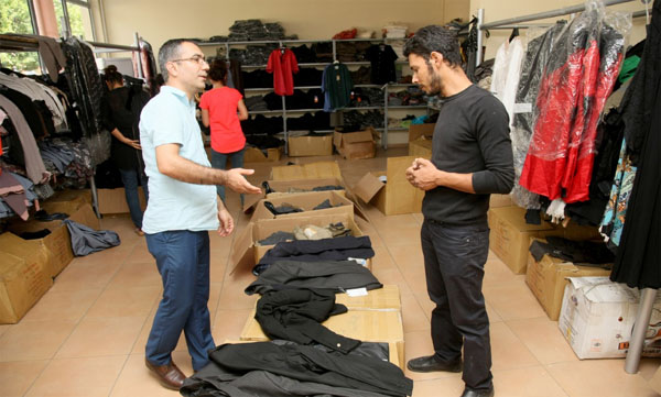 Büyükşehirden evi yanan aileye gıda ve yiyecek yardımı