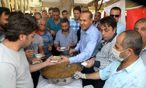 Başkan Sözlü, aşure ikram etti