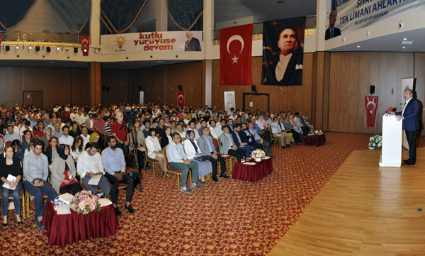 Siyaset Akademisi'ne yoğun ilgi