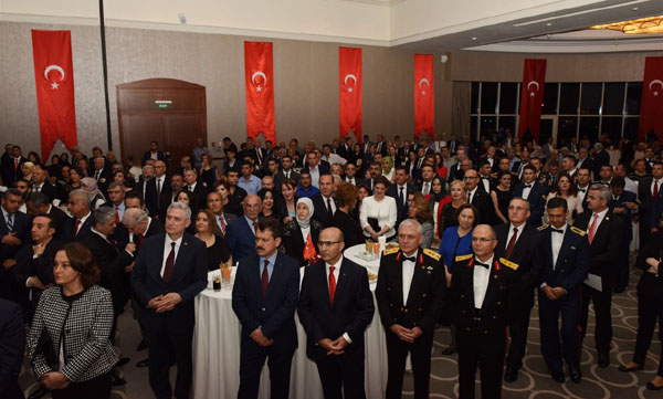 Vali Mahmut Demirtaş’tan Cumhuriyet Resepsiyonu