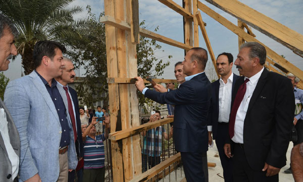 Büyükşehir halkla birlikte cami yapıyor