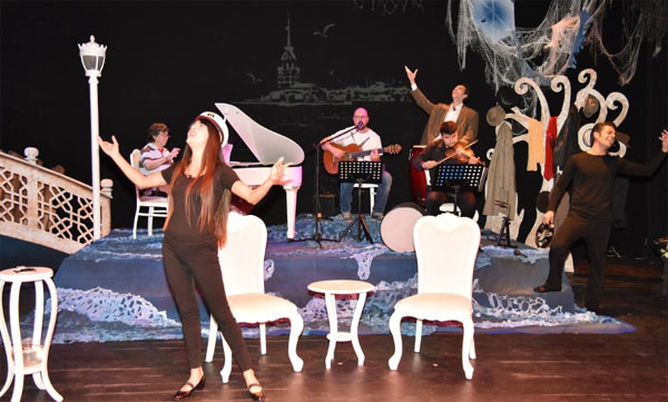 Adanalı tiyatroya doydu