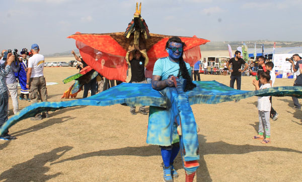 Kostümlü yamaç paraşütçülerinden Adana semalarında