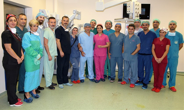 Robotla ameliyat oldu bir haftada ayağa kalktı