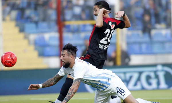 Şimşek hakeme tepkili