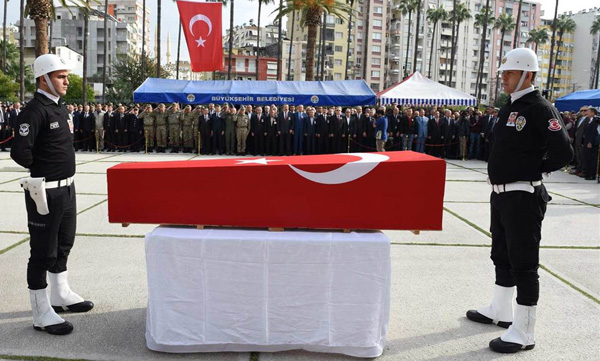 Şehit polis memuru son yolculuğuna uğurlandı