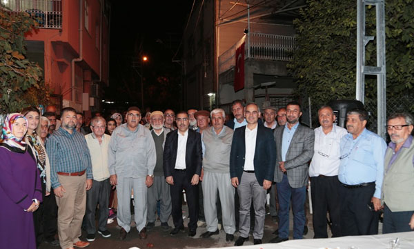 Yenidoğan'da yollar tamam sıra semt pazarında