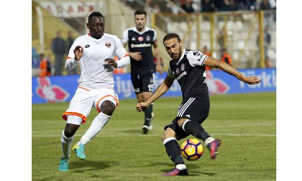 Kaplan, Kartal'a diş geçiremedi