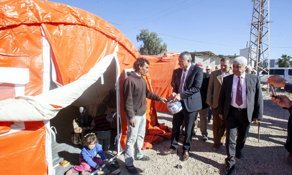 Çadırları Yanan Tarım İşçilerine Başkan Karalar’dan Yardım Eli