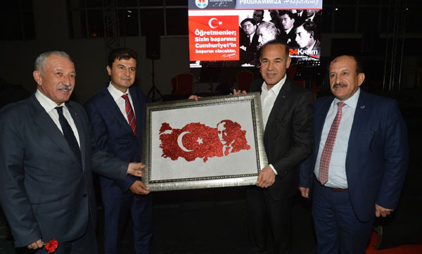 Sözlü, ‘Cumhuriyet namusumuzdur, şerefimizdir’