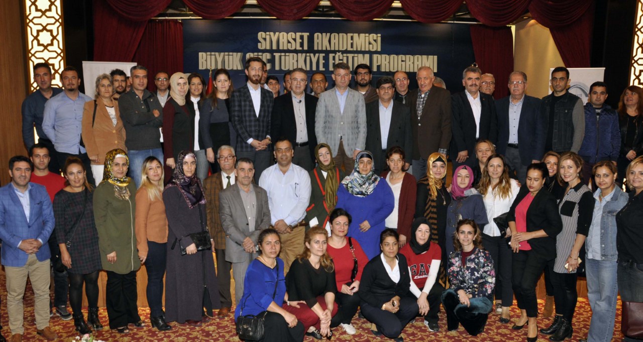 Siyaset Akademisinde Dersler Bitti