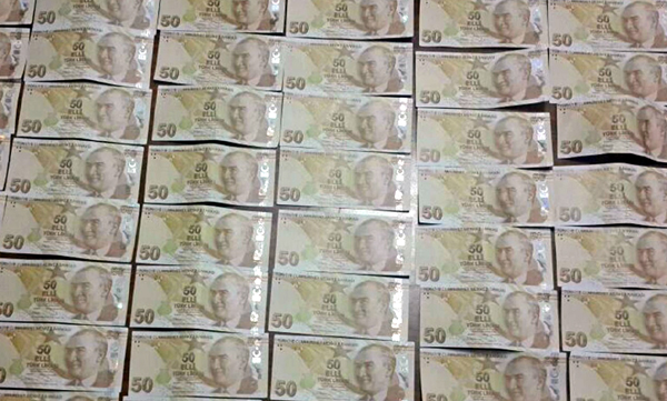 Karaisalı'da Sahte Para İle Alışveriş Yapan 5 Kişi Yakalandı