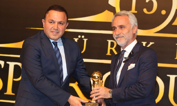 Sedat Sözlü ödülünü aldı