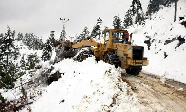 Adana'da karla mücadele