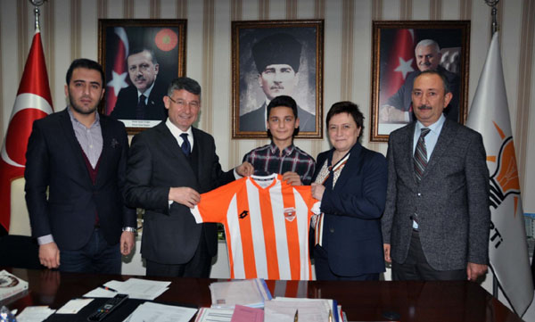 Şehit Kardeşine Forma Hediye Edildi 