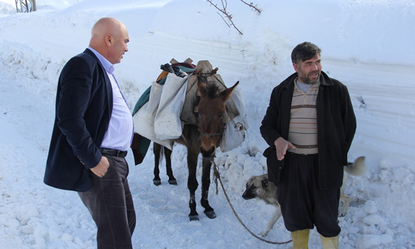 Kızıldağ Yaylası’nda Mahsur Kalan Aile Kurtarıldı