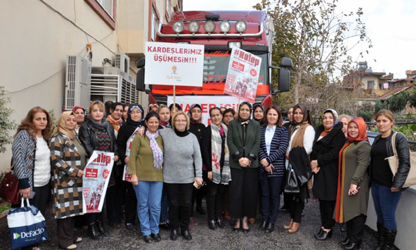 AK Parti Kadın Kolları'nın Yardım Tırı Yola Çıktı