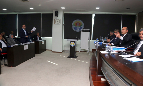 Belediyenin iflasını istiyorsunuz