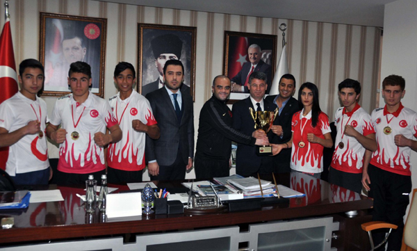 Başkan Yeni, sporcuları kabul etti