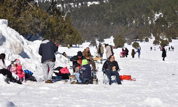 Adana’nın yaylalarında kar şenliği
